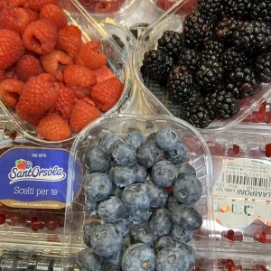 Frutti di bosco al cestino